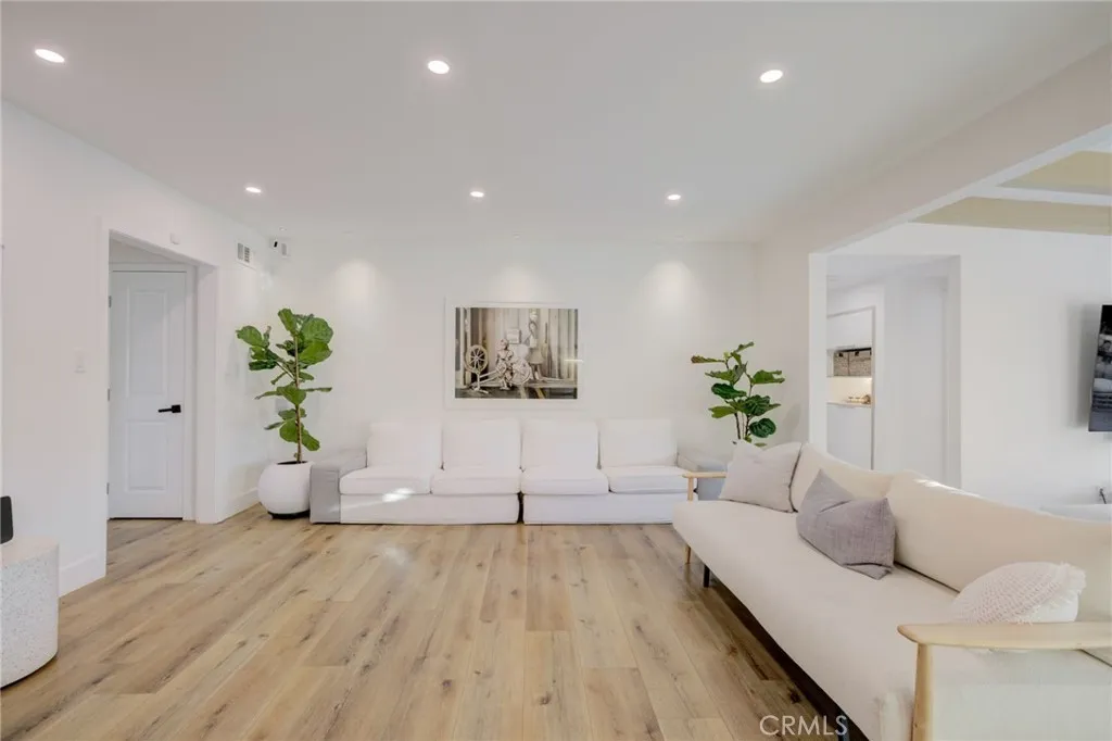 Additional image 101 of 8161 Encino Avenue, Northridge, CA 91325