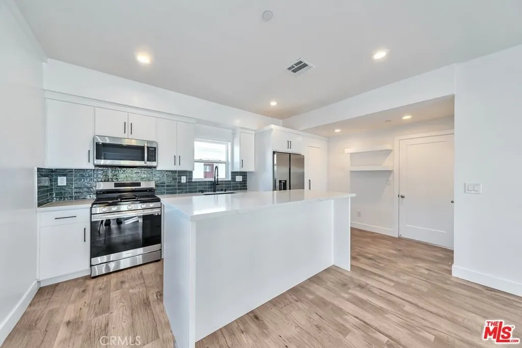 Additional image 41 of 3141 S Halm Ave, Los Angeles, CA 90034