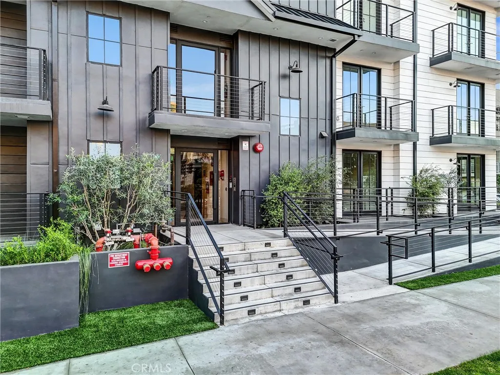 Additional image 5 of 10352 Riverside Drive Unit 102A, Toluca Lake, CA 91602