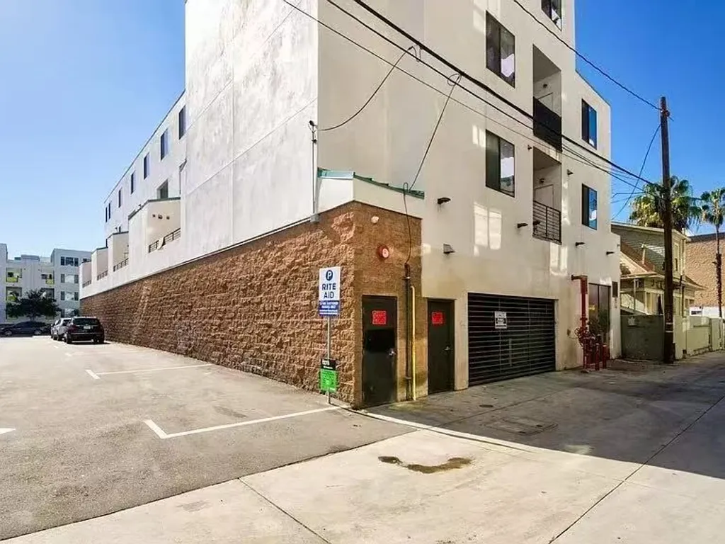 Additional image 3 of 137 W 6th St Unit 204, Long Beach, CA 90802