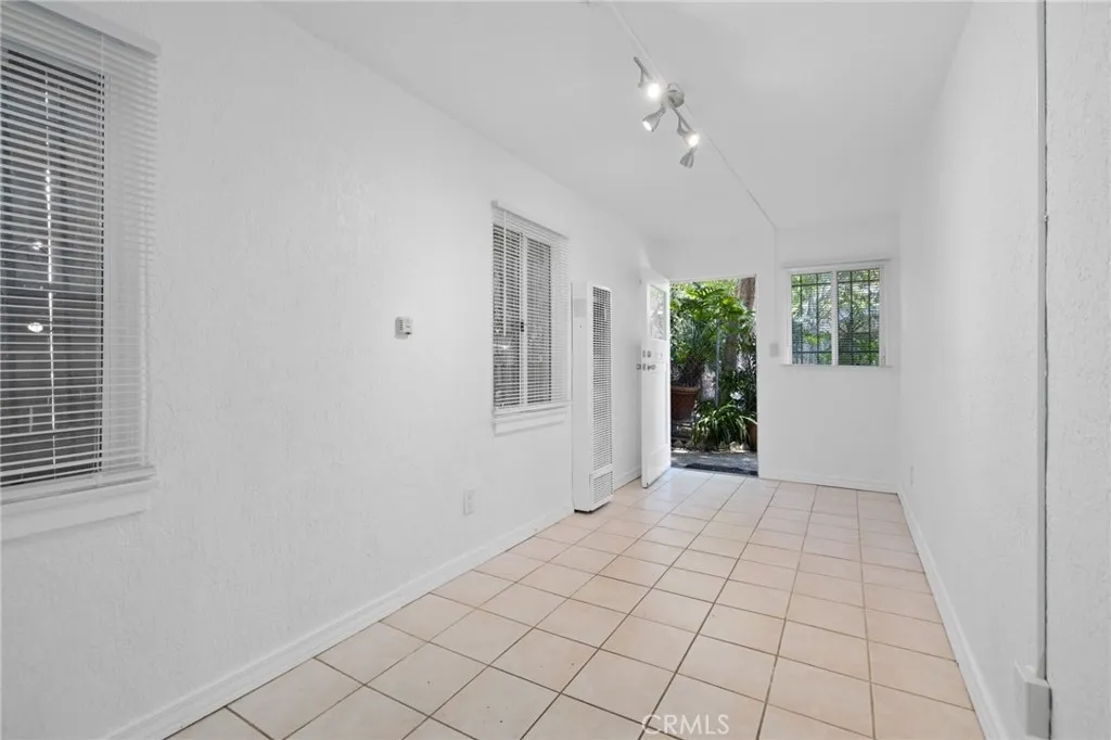 Additional image 4 of 1285 South Dunsmuir Ave, Los Angeles, CA 90019