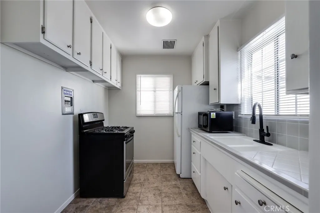 Additional image 2 of 139 10th St Unit 2, Seal Beach, CA 90740