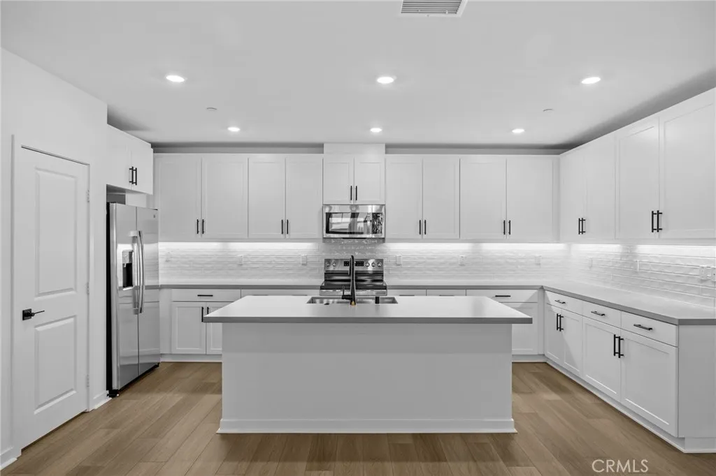 Additional image 5 of 6137 Valentina Way Unit 201, Eastvale, CA 92880