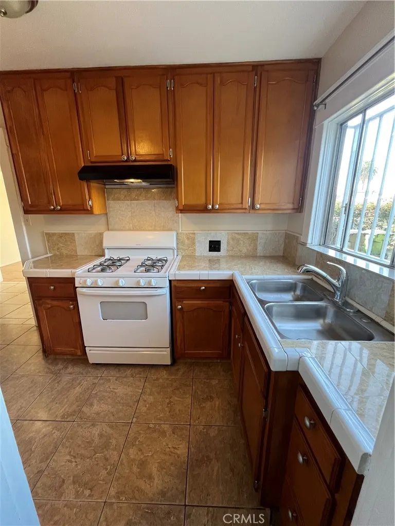 Additional image 73 of 1355 W 49th St, Los Angeles, CA 90037