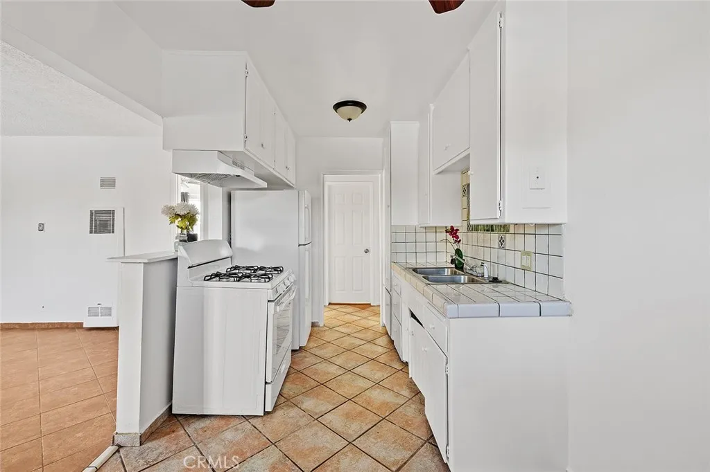 Additional image 26 of 330 W Laurel Street Unit C, Compton, CA 90220