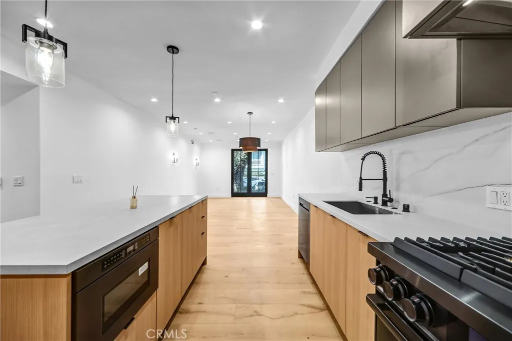 Additional image 59 of 10352 Riverside Drive Unit 102A, Toluca Lake, CA 91602