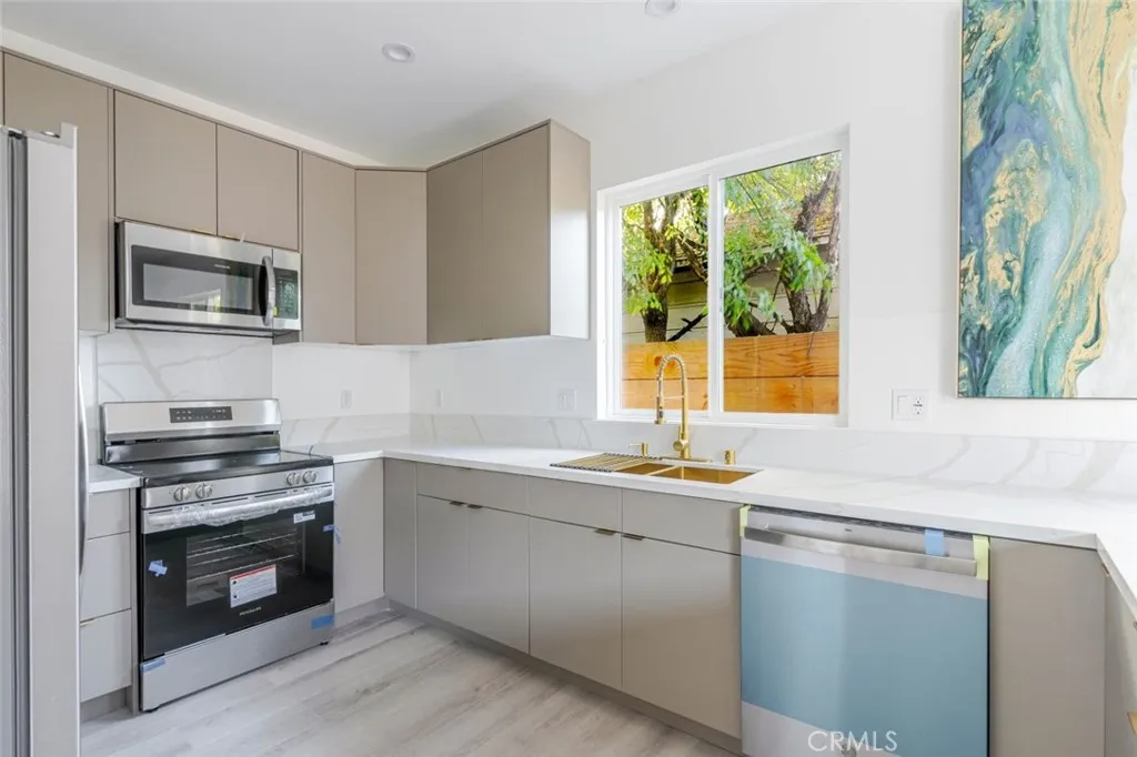 Additional image 10 of 17428 Roscoe Boulevard, Northridge, CA 91325