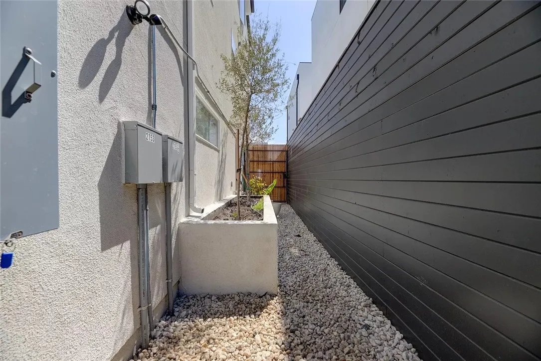 Additional image 129 of 2153 S West View Street, Los Angeles, CA 90016