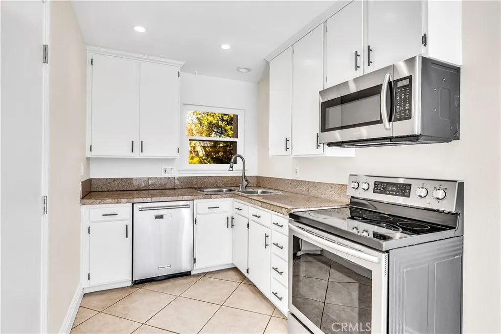 Additional image 4 of 21914 Lakeland Ave, Lake Forest, CA 92630