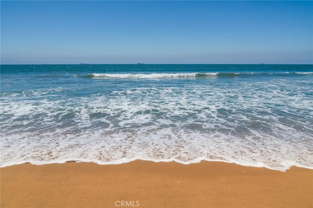 Additional image 36 of 422 22nd, Huntington Beach, CA 92648