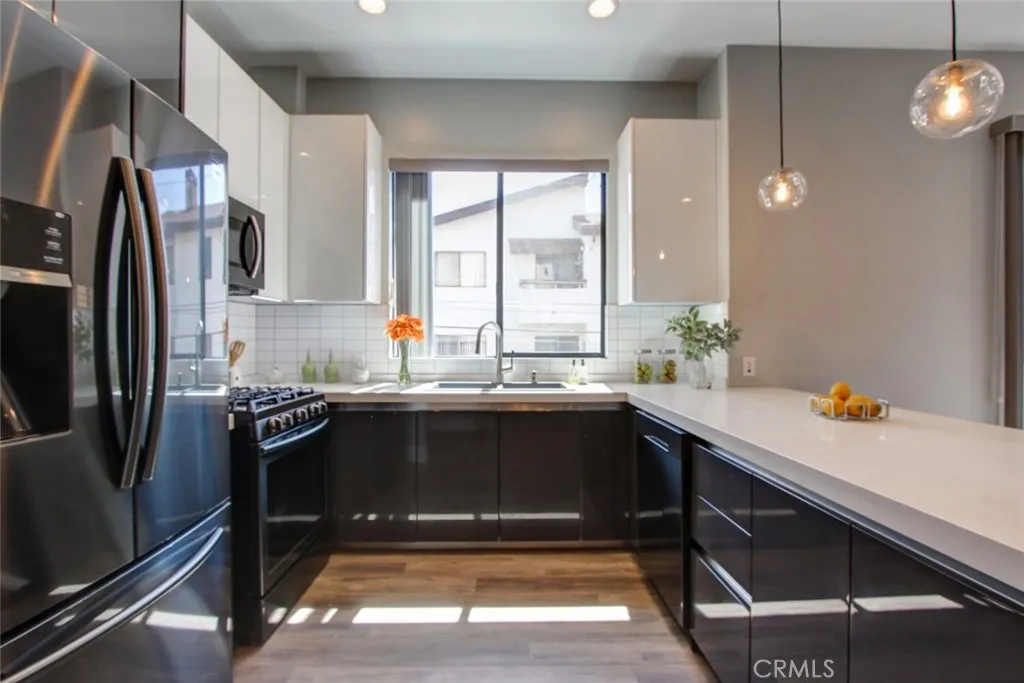 Additional image 3 of 330 Salem St Unit 201, Glendale, CA 91203