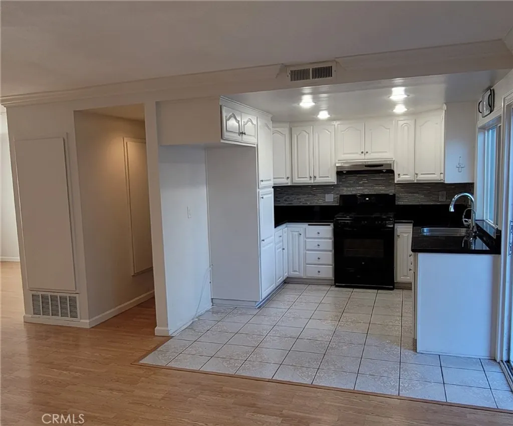 Additional image 5 of 2150 W Churchill Cir, Anaheim, CA 92804