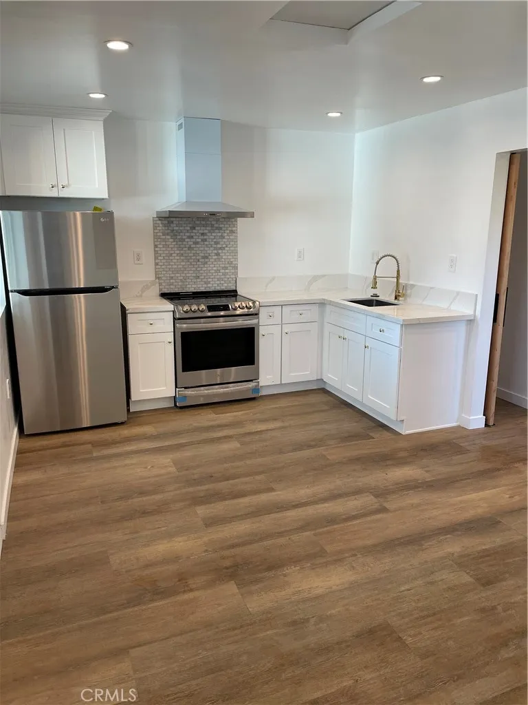 Additional image 2 of 24306 Victory Unit 1/2, Woodland Hills, CA 91367