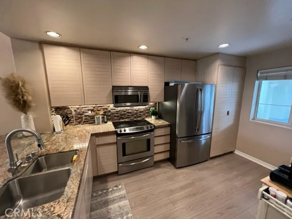 Additional image 8 of 2233 Martin Unit 207, Irvine, CA 92612