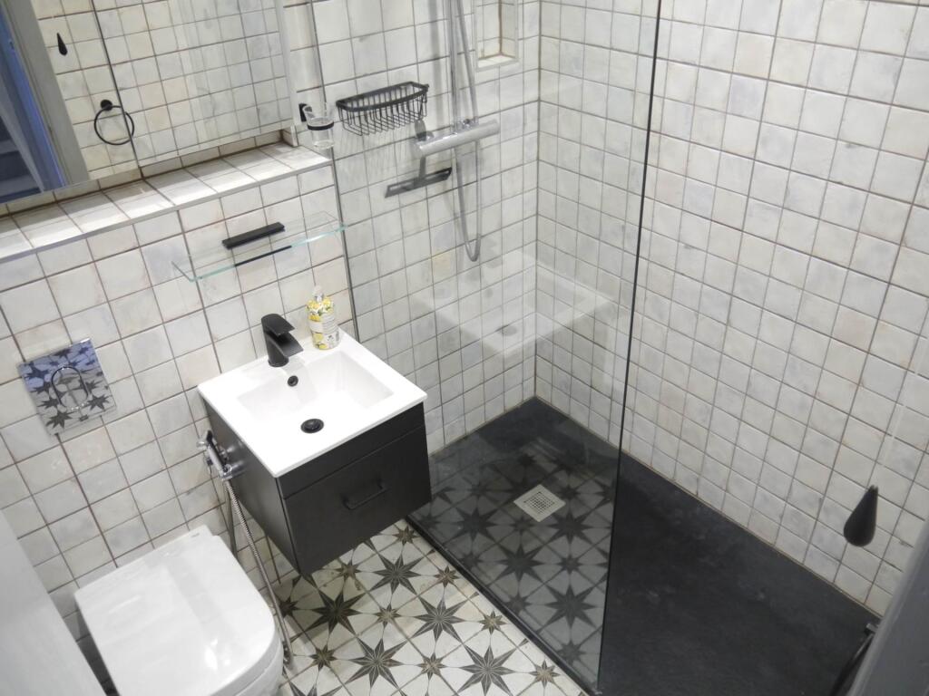 Additional image 4 of Newlands, Old Hertford Road