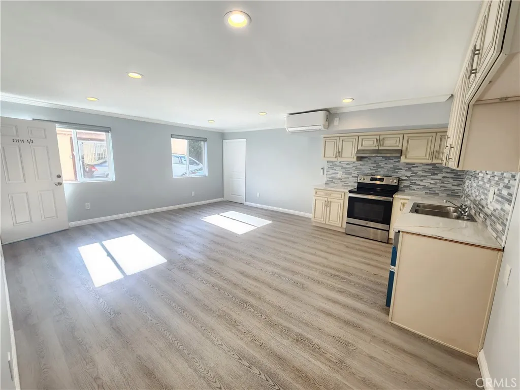 Additional image 14 of 21217 De La Guerra #A, Woodland Hills, CA 91364