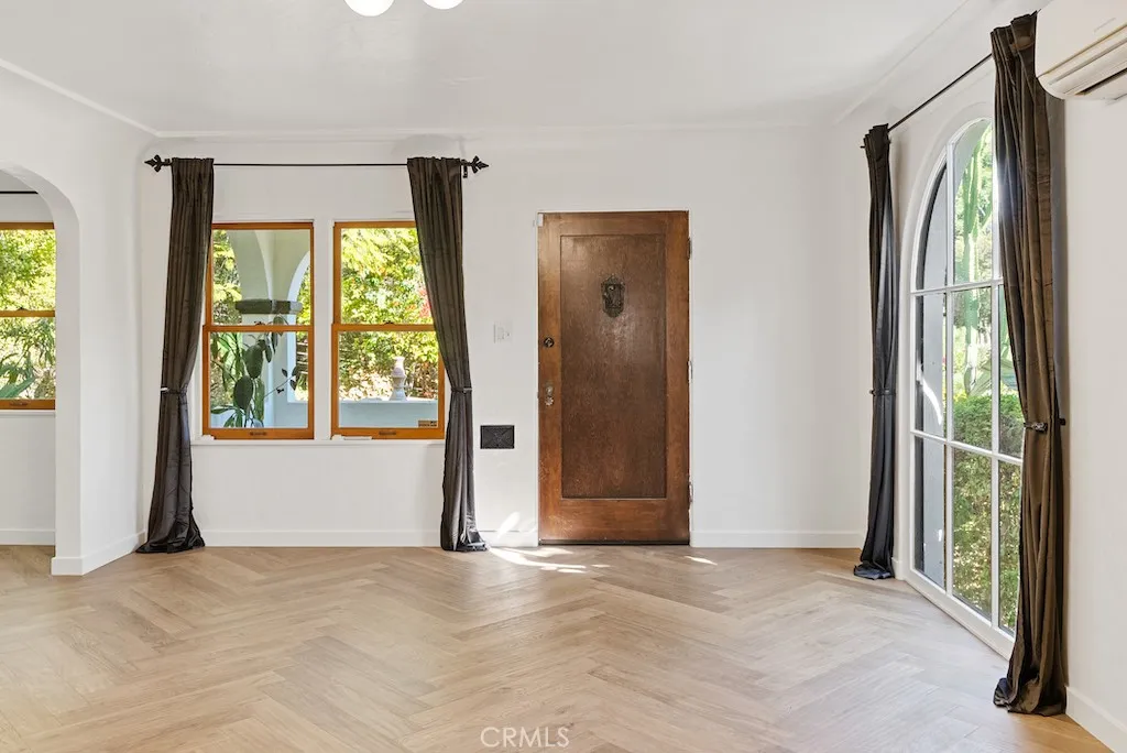 Additional image 45 of 2130 Apex, Los Angeles, CA 90039