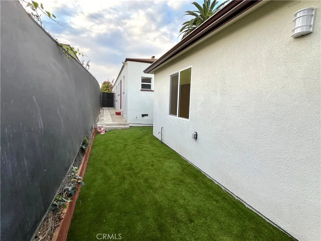 Additional image 13 of 2720 W 70th St, Los Angeles, CA 90043