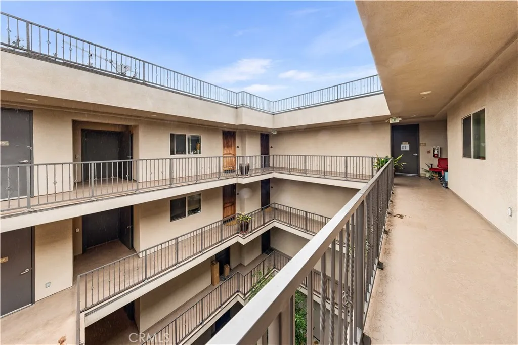 Additional image 10 of 11218 Camarillo Street Unit 404, Toluca Lake, CA 91602