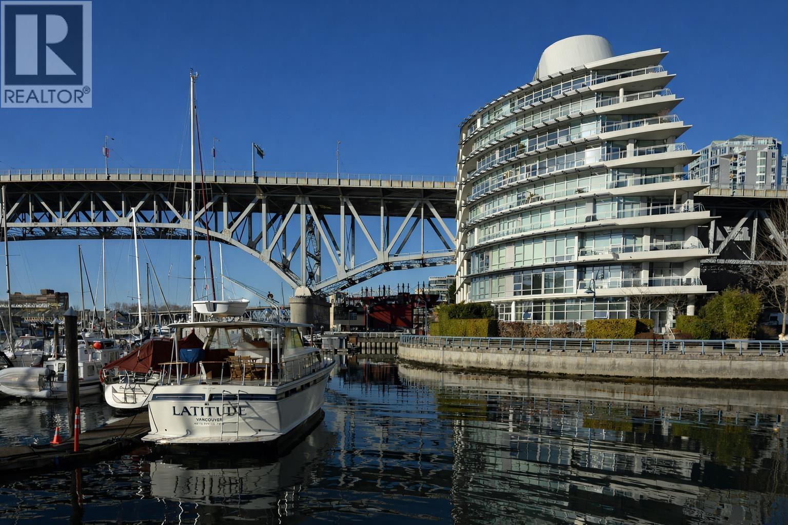 901 628 KINGHORNE MEWS|Vancouver, British Columbia V6Z3H6