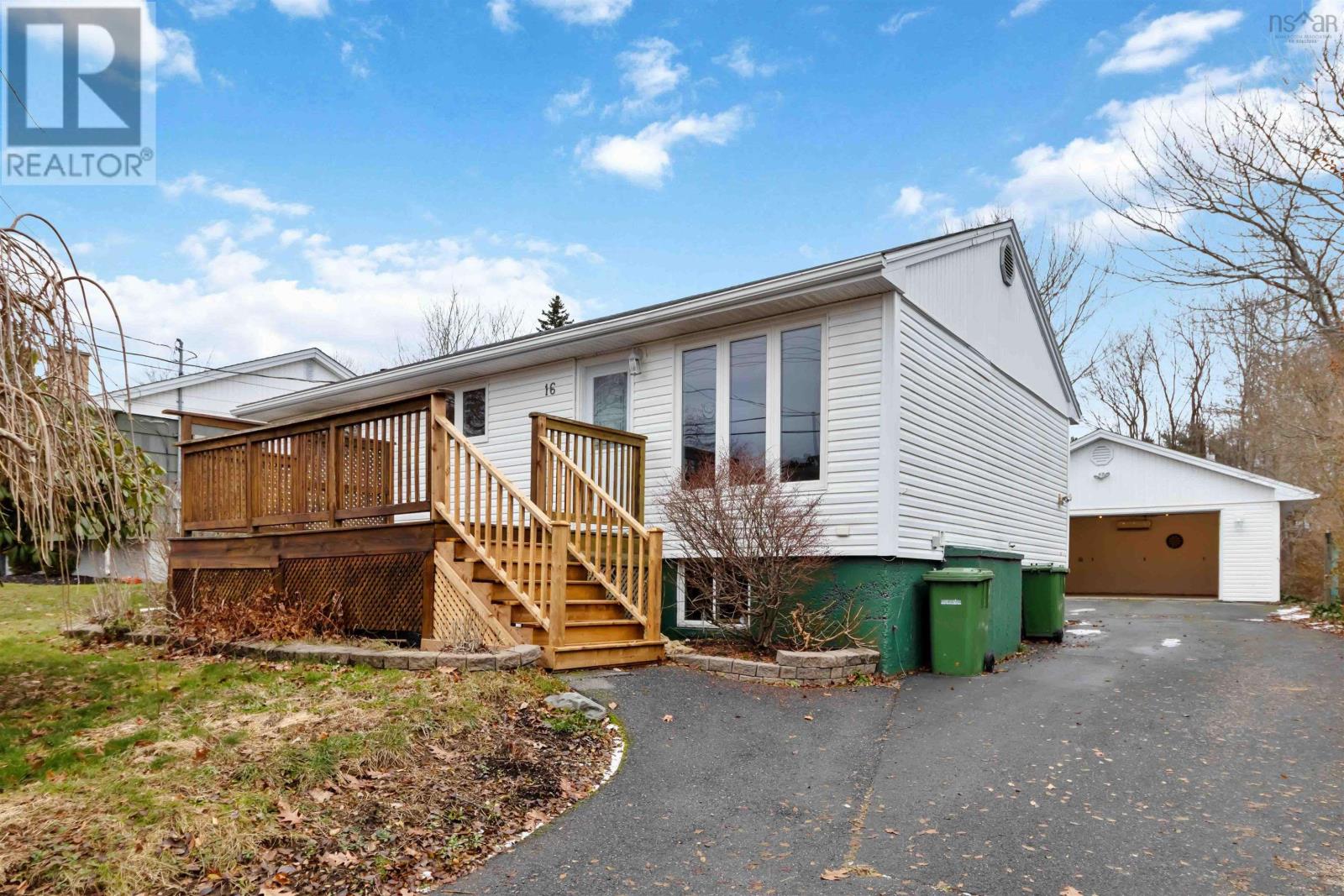 16 Pauline Crescent|Dartmouth, Nova Scotia B2W2A6