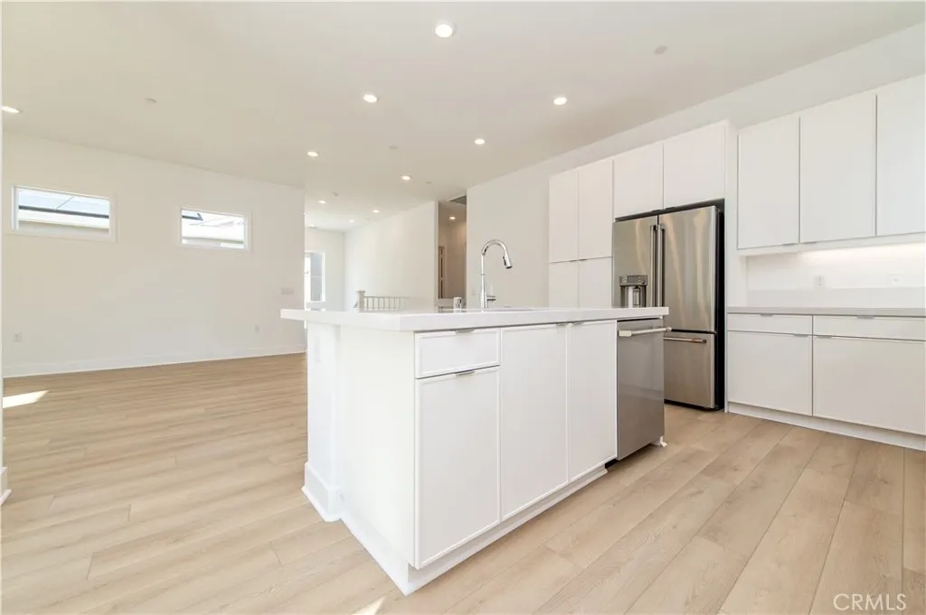 Additional image 17 of 108 Tiffin, Irvine, CA 92618