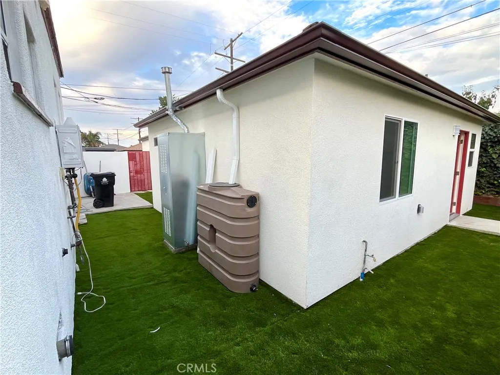 Additional image 14 of 2720 W 70th St, Los Angeles, CA 90043