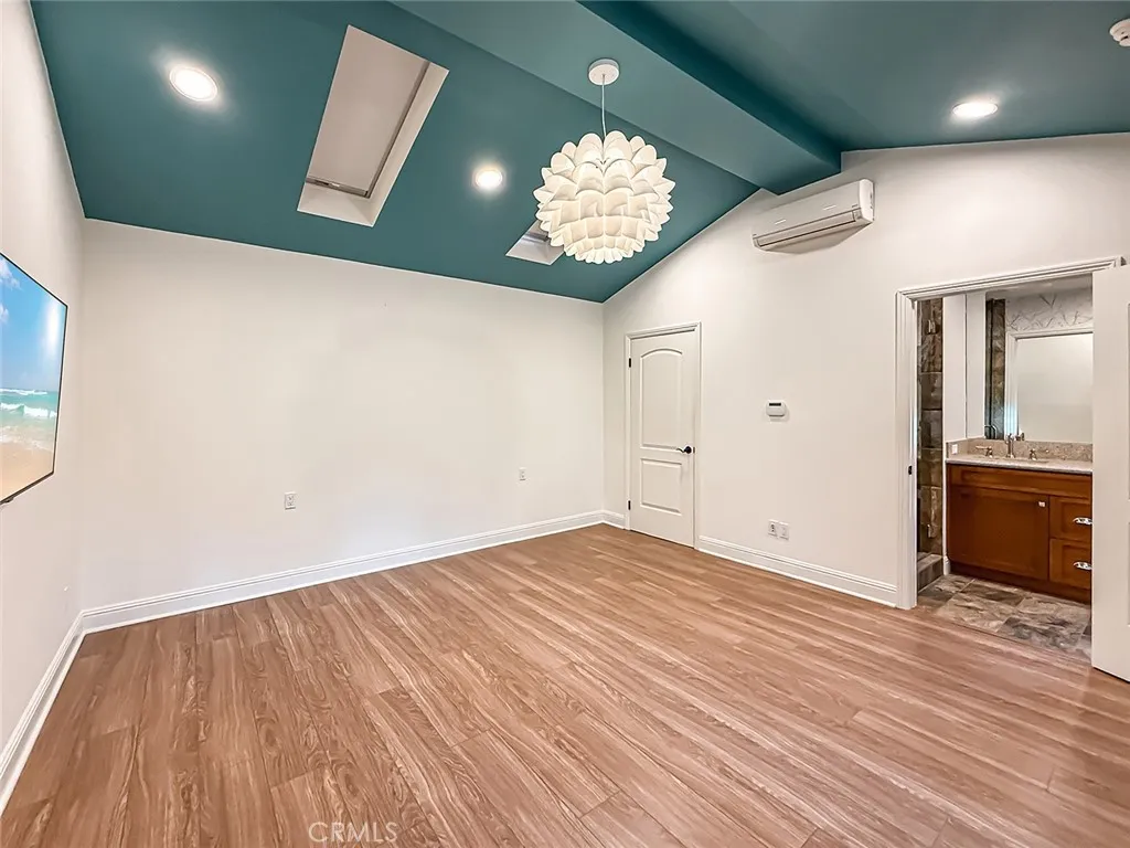Additional image 115 of 15452 Varden, Sherman Oaks, CA 91403