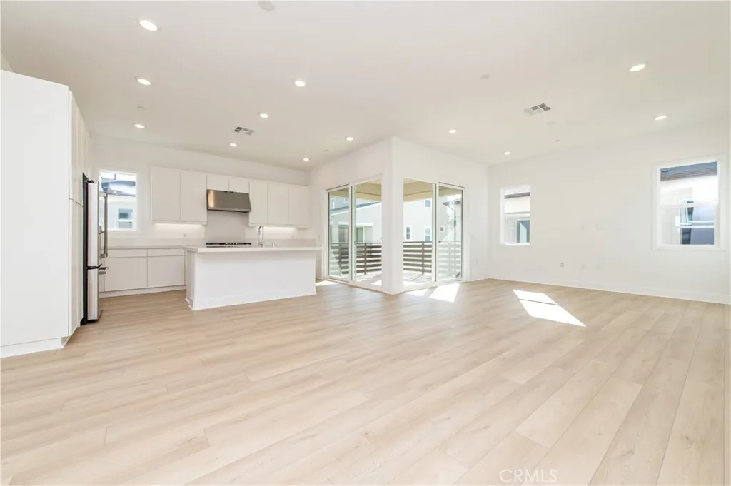 Additional image 38 of 108 Tiffin, Irvine, CA 92618