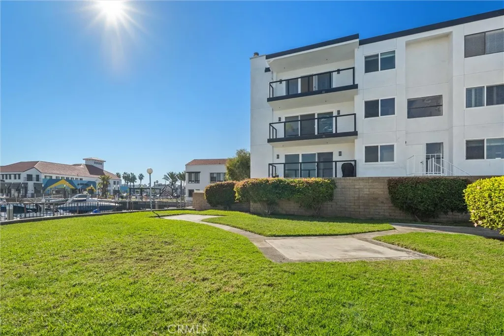 Additional image 32 of 2872 Coast Cir Unit 303, Huntington Beach, CA 92649