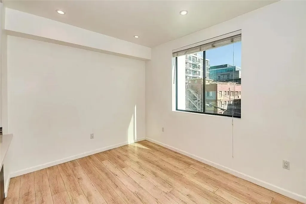 Additional image 12 of 137 W 6th St Unit 204, Long Beach, CA 90802