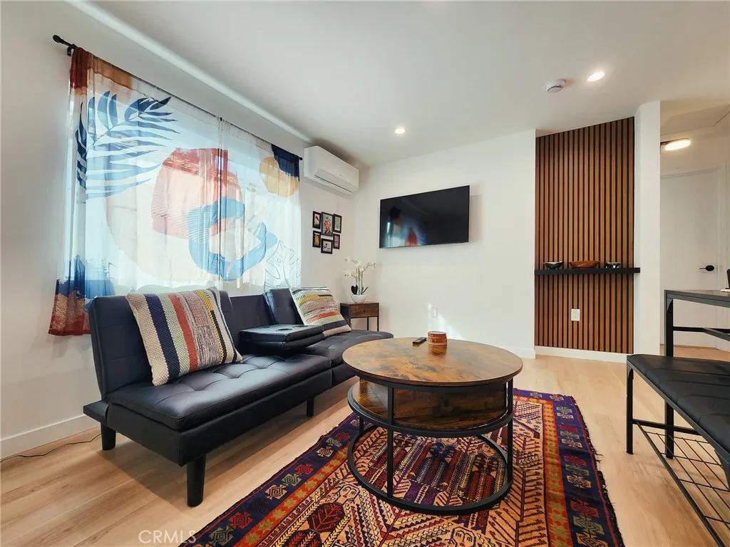 Additional image 17 of 22131 Bassett Street, Canoga Park, CA 91303