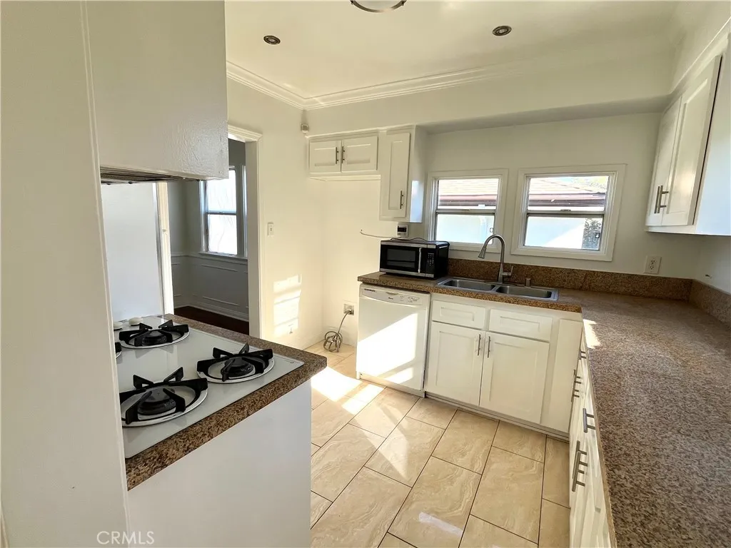 Additional image 26 of 2720 W 70th St, Los Angeles, CA 90043