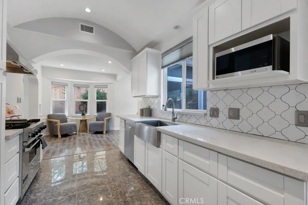 Additional image 36 of 19419 Oxnard Street, Tarzana, CA 91356