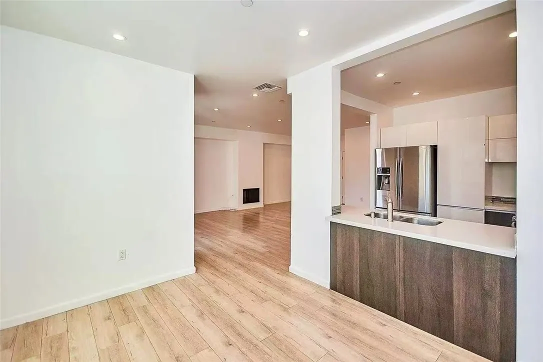 Additional image 24 of 137 W 6th St Unit 204, Long Beach, CA 90802