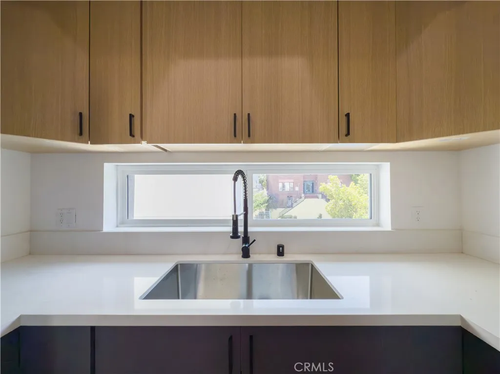 Additional image 4 of 121 S Coronado St, Los Angeles, CA 90057