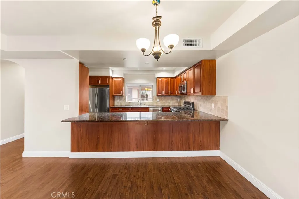 Additional image 19 of 11218 Camarillo Street Unit 404, Toluca Lake, CA 91602