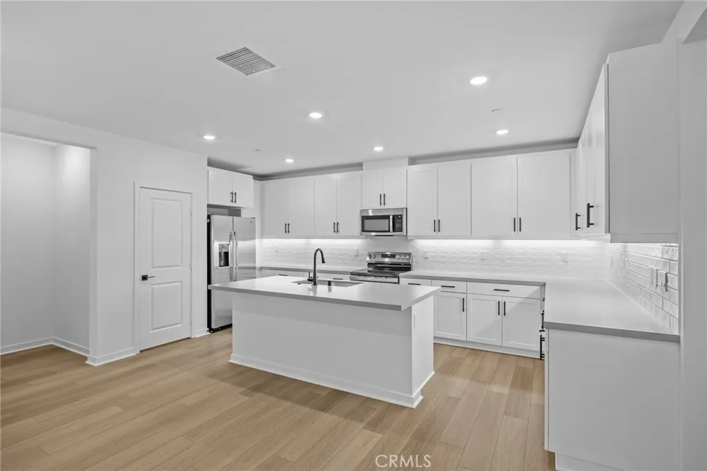 Additional image 39 of 6137 Valentina Way Unit 201, Eastvale, CA 92880