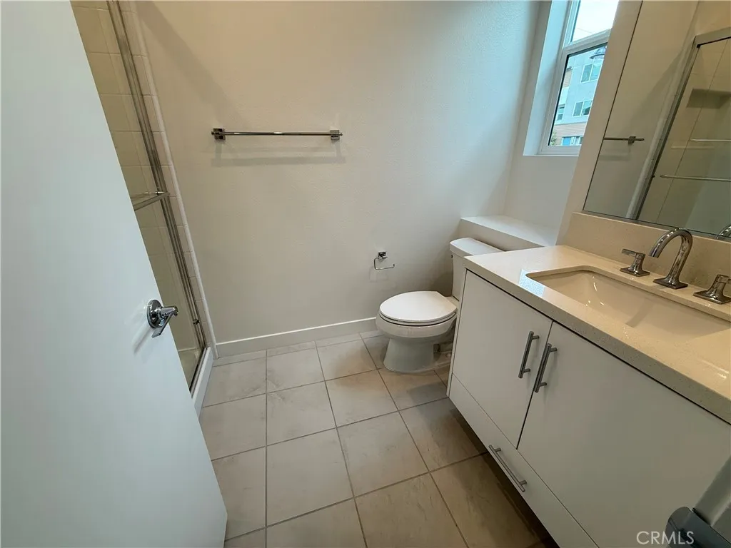 Additional image 6 of 693 S Lyon Street, Santa Ana, CA 92705