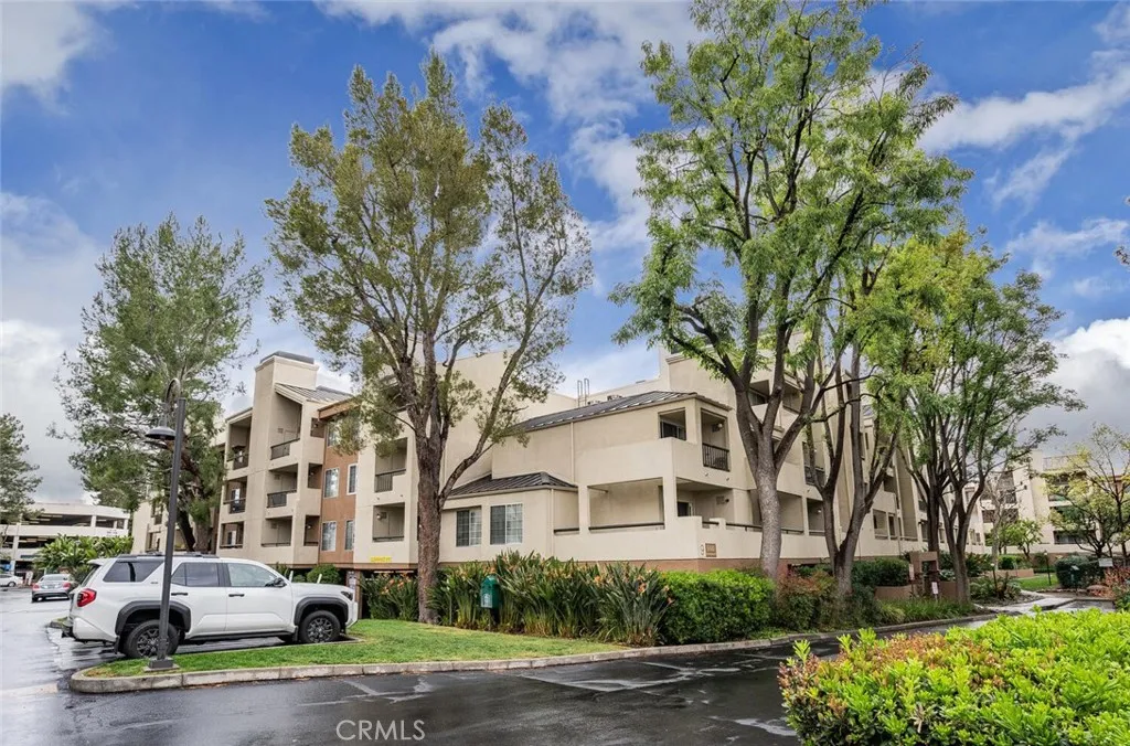 Additional image 2 of 5540 Owensmouth Avenue Unit 302, Woodland Hills, CA 91367