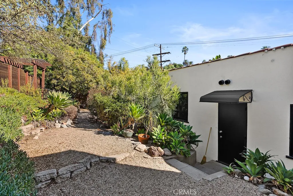 Additional image 69 of 2130 Apex, Los Angeles, CA 90039