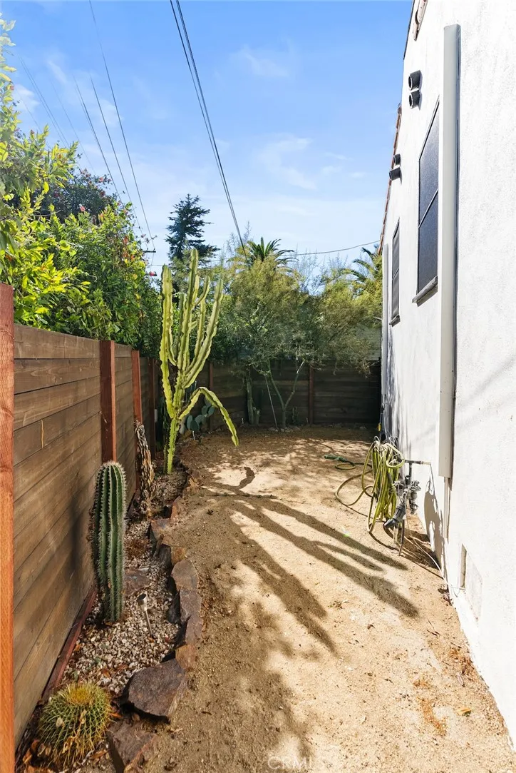 Additional image 71 of 2130 Apex, Los Angeles, CA 90039