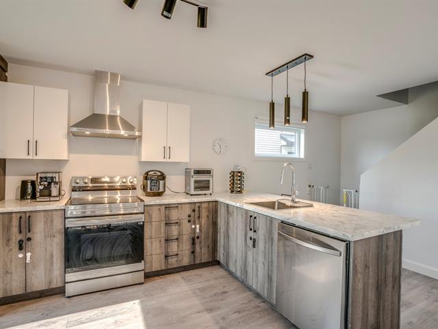 1747 Av. de la Famille|#C|Québec (Sainte-Foy/Sillery/Cap-Rouge), Quebec G2G1M2