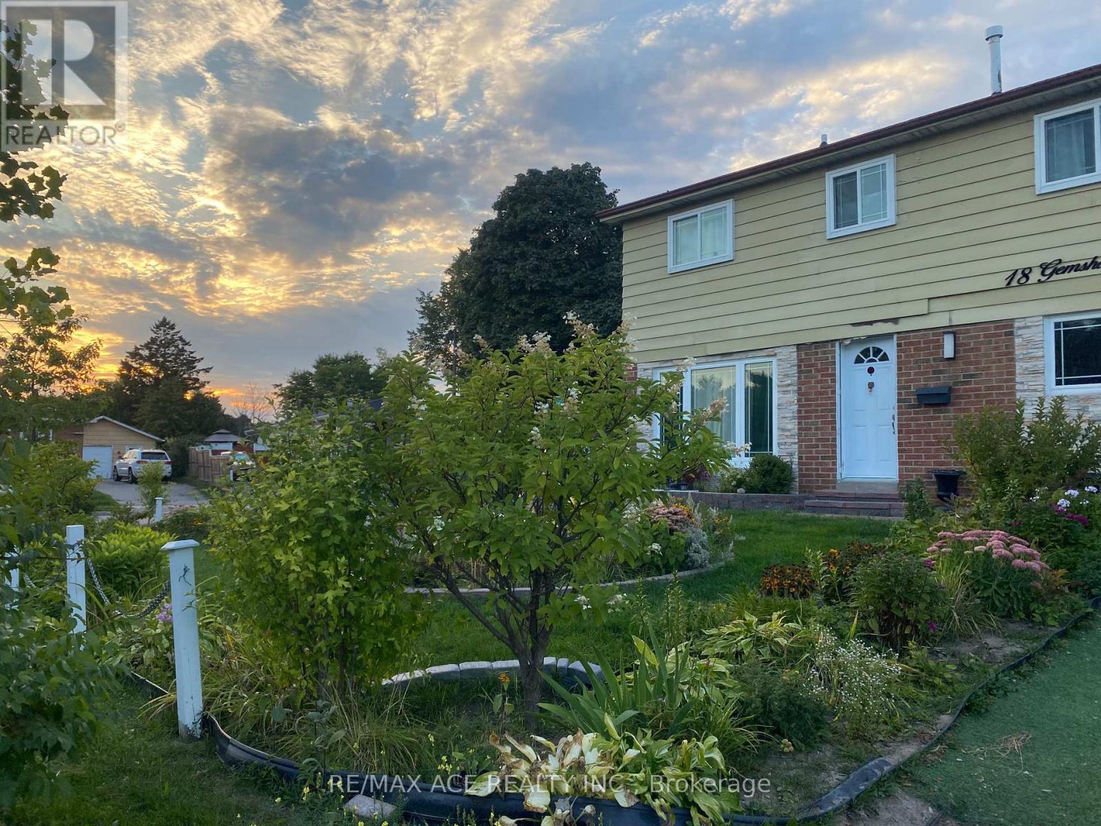 18 GEMSHAW CRESCENT|Toronto (Malvern), Ontario M1B1L4