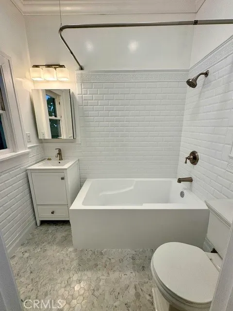 Additional image 17 of 1325 E Altadena Dr, Altadena, CA 91001