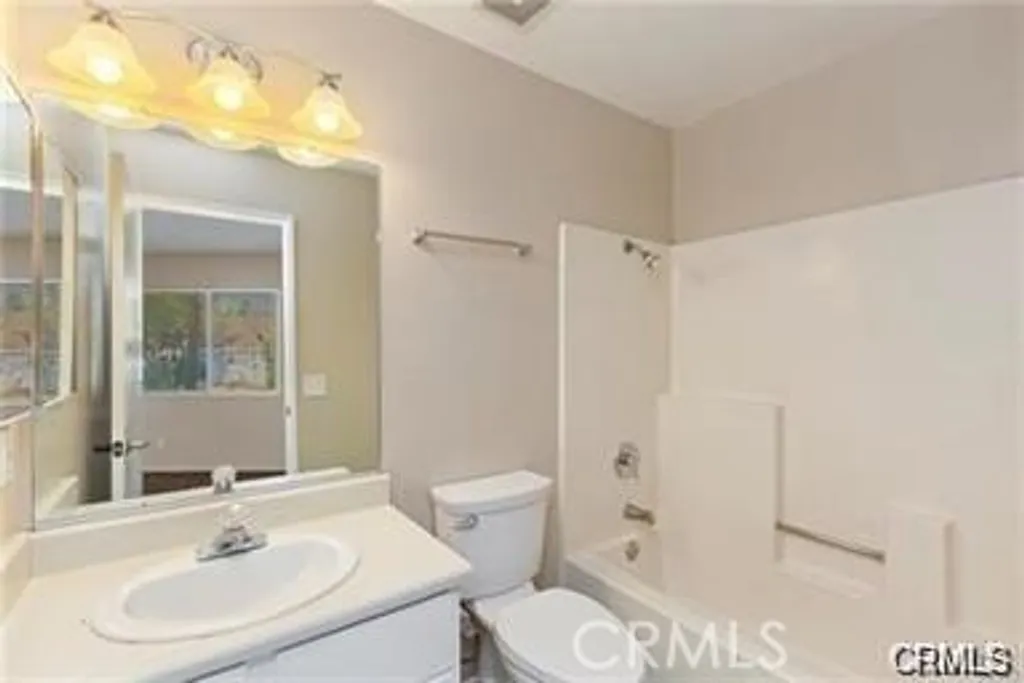 Additional image 3 of 955 W Devonshire Ave Unit C, Hemet, CA 92543