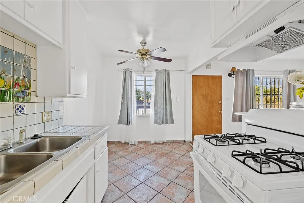 Additional image 13 of 330 W Laurel Street Unit C, Compton, CA 90220