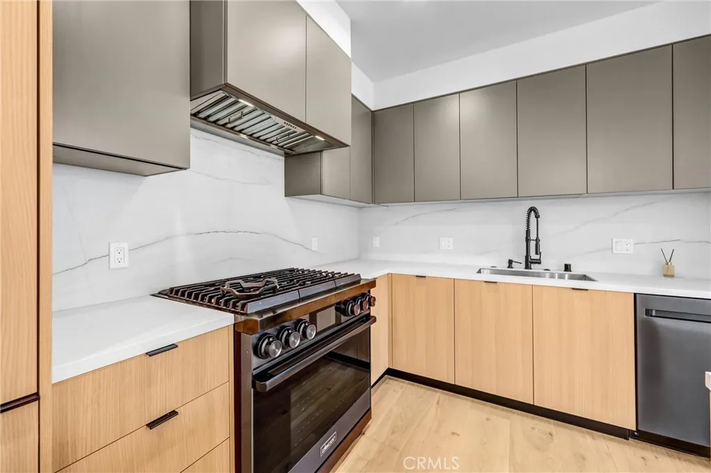 Additional image 63 of 10352 Riverside Drive Unit 203A, Toluca Lake, CA 91602