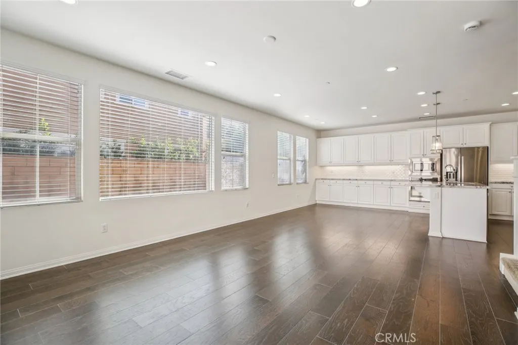 Additional image 11 of 122 Barnes Rd, Tustin, CA 92782