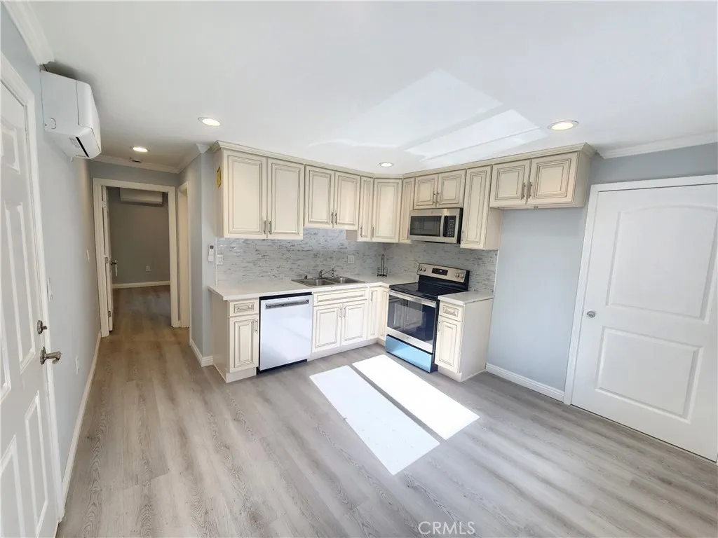 Additional image 4 of 21217 De La Guerra Street Unit B, Woodland Hills, CA 91364